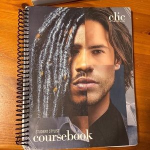 𝅺click International Student Course book, used.